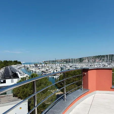 Marina - Seaview Penthouse Burin