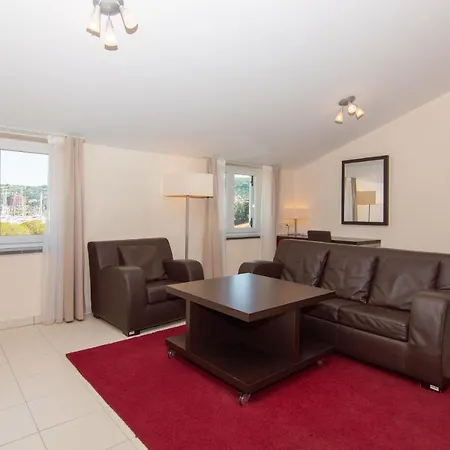 Marina - Seaview Penthouse Burin