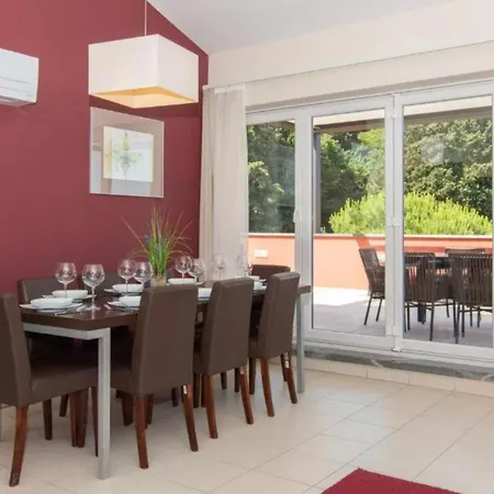Marina - Seaview Penthouse Burin Apartament *